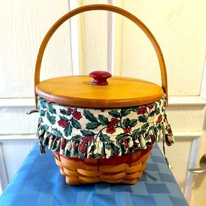Longaberger basket with lid - good condition